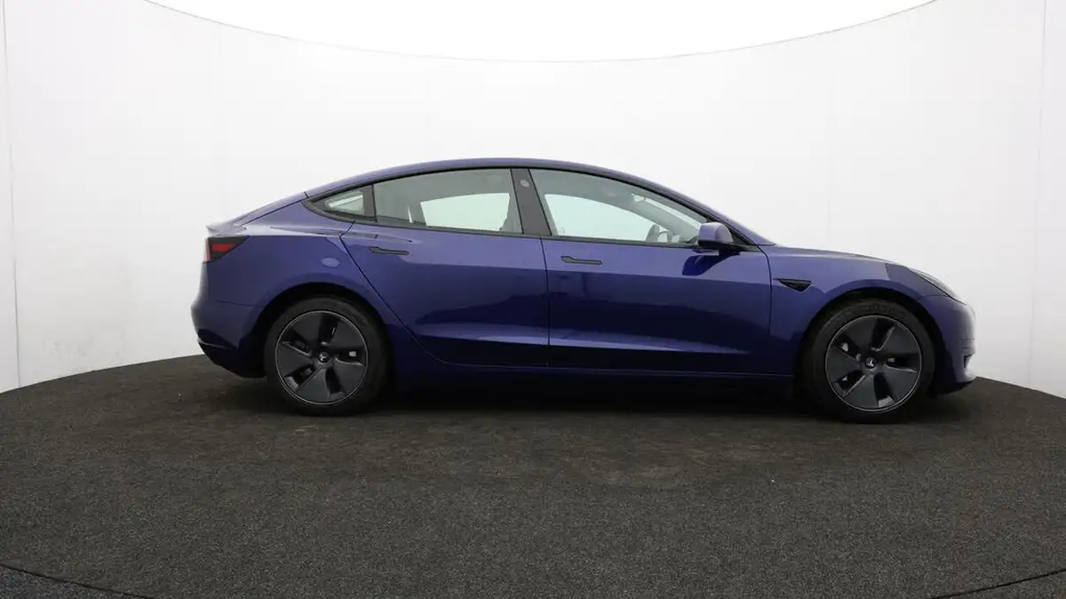 2022-tesla-model-3-e-rwd-big-41