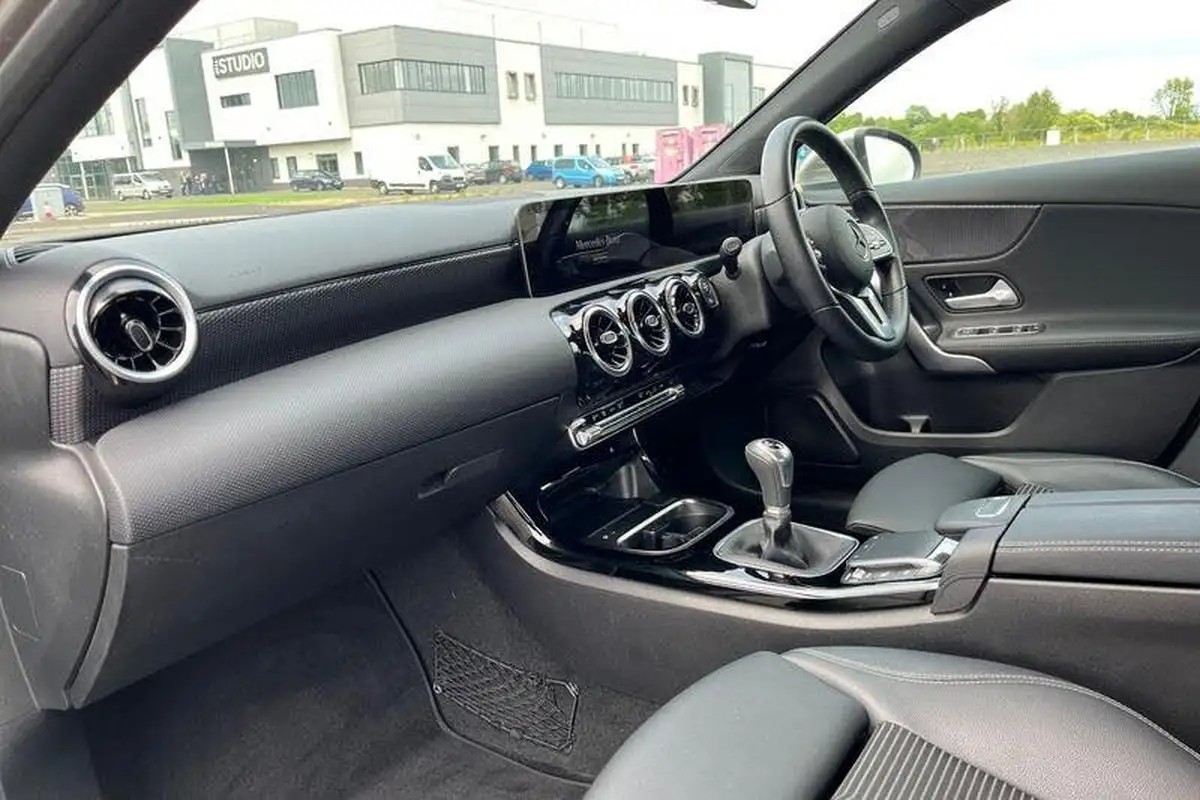 2020-mercedes-benz-a-class-13-a200-sport-executive-hatchback-5d-big-17