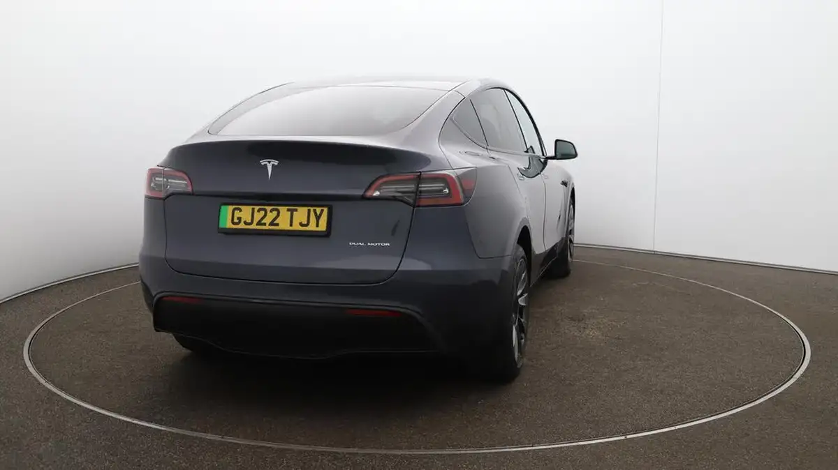 2022-tesla-model-y-e-long-range-big-58