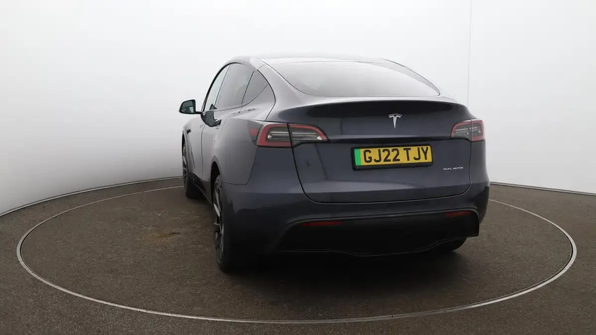 2022-tesla-model-y-e-long-range-big-62