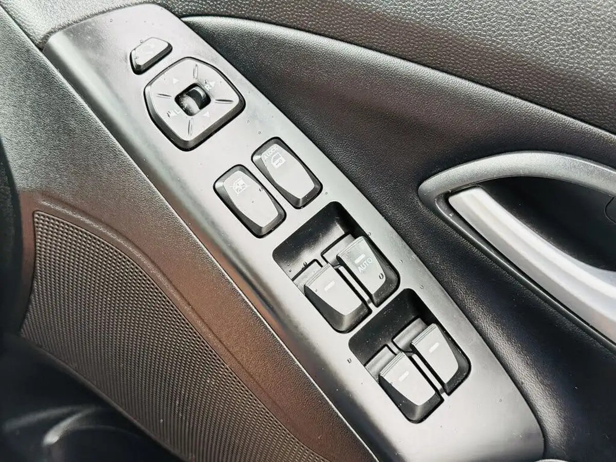 2014-hyundai-ix35-20td-premium-auto-big-21