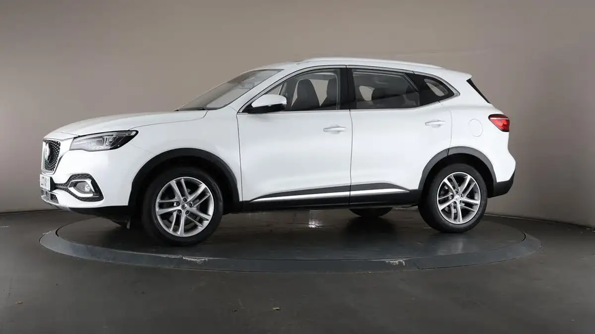 2021-mg-hs-15t-gdi-exclusive-162ps-big-40