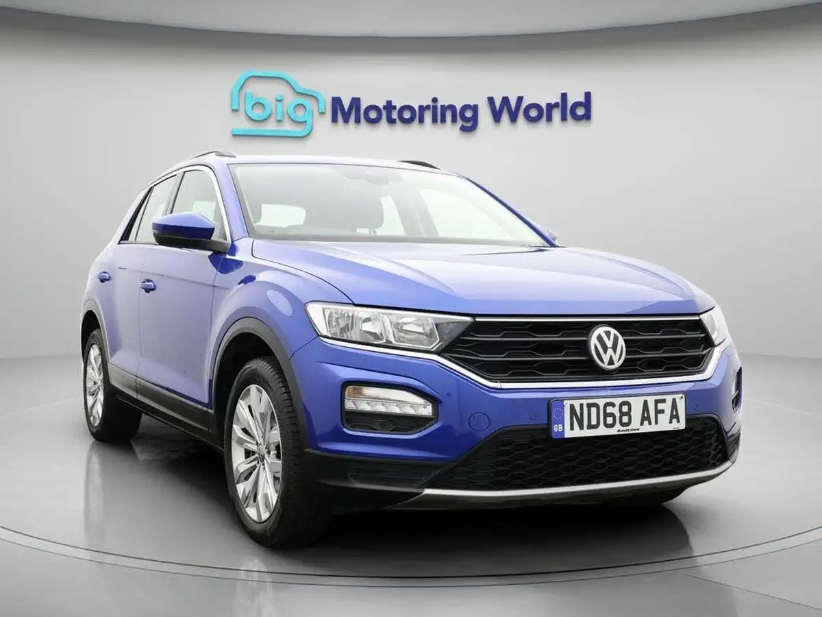 2018-volkswagen-t-roc-10-tsi-se-big-0