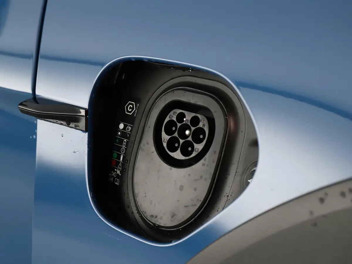 2025-porsche-taycan-e-4s-cross-turismo-598ps-big-48
