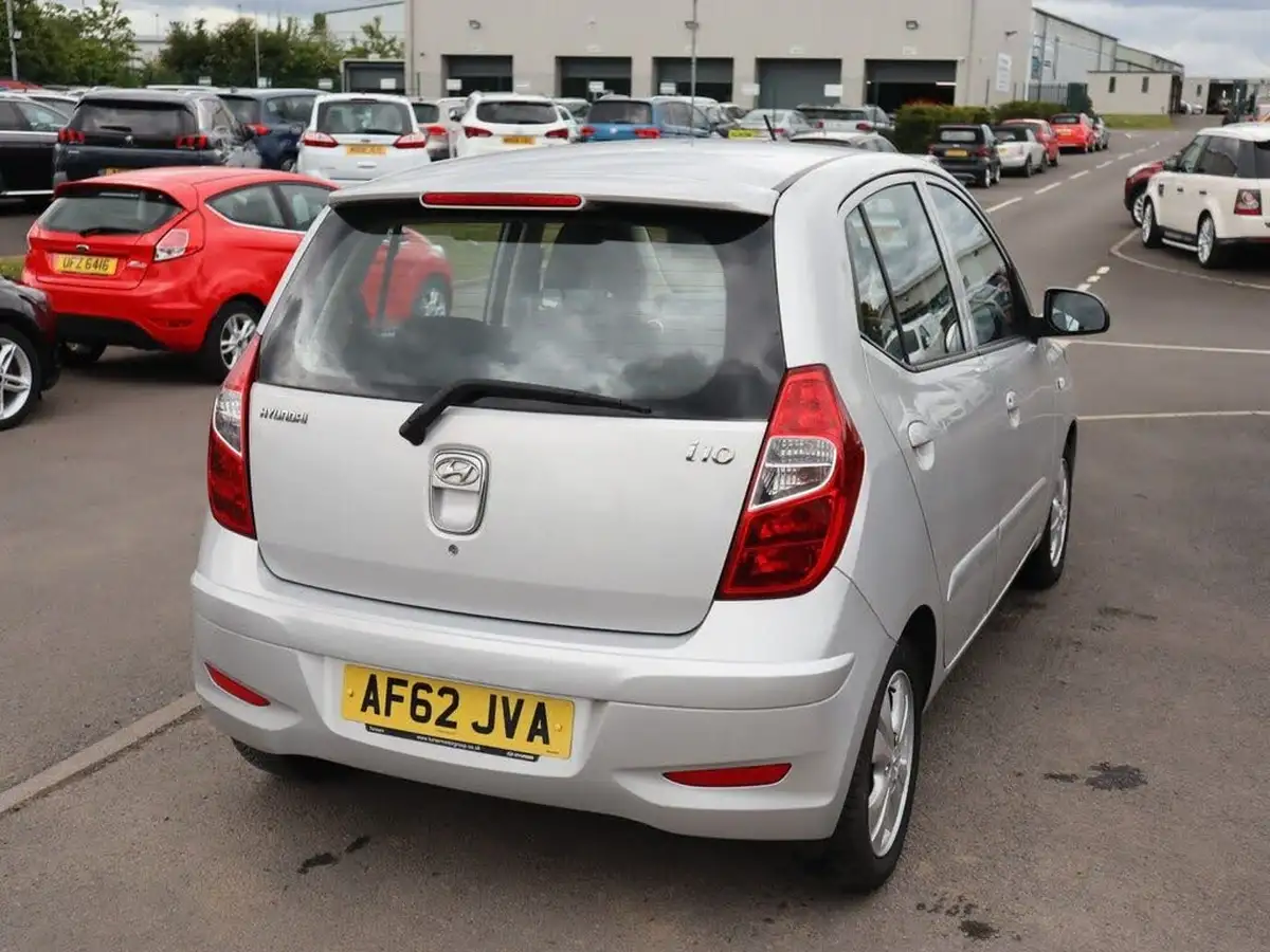 2012-hyundai-i10-12-style-85bhp-big-7