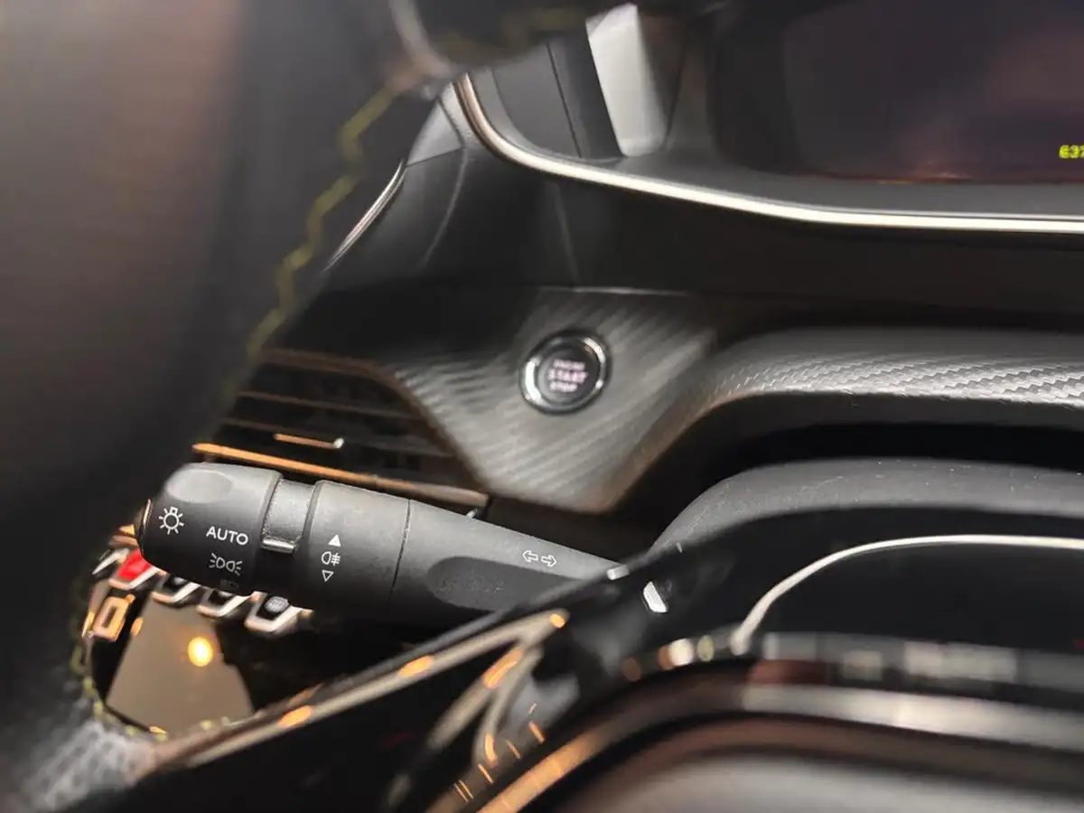 2023-peugeot-208-12-puretech-gt-100ps-big-33