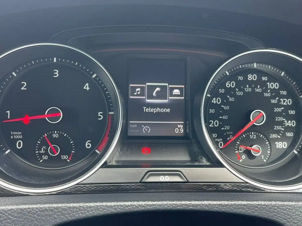 2014-volkswagen-golf-20tdi-gtd-3d-big-23