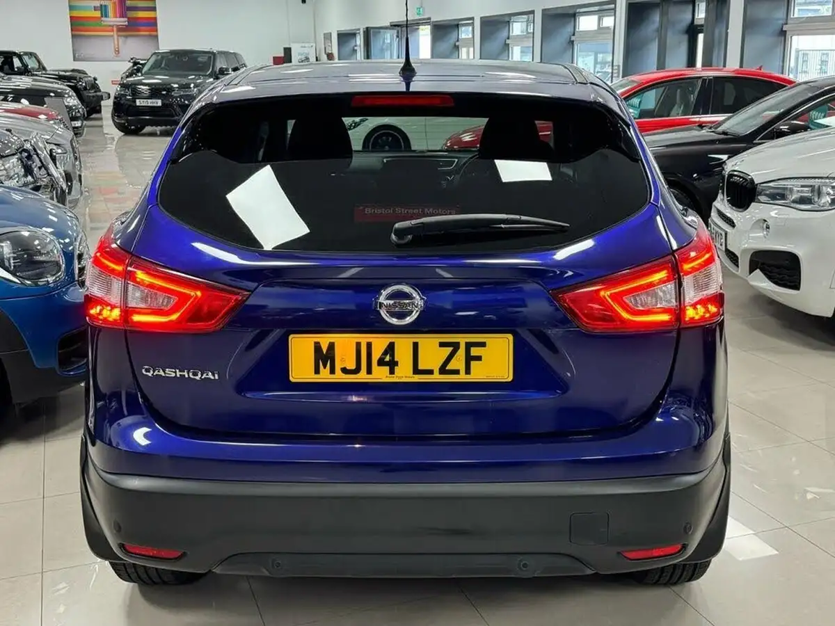 2014-nissan-qashqai-12-acenta-premium-big-3