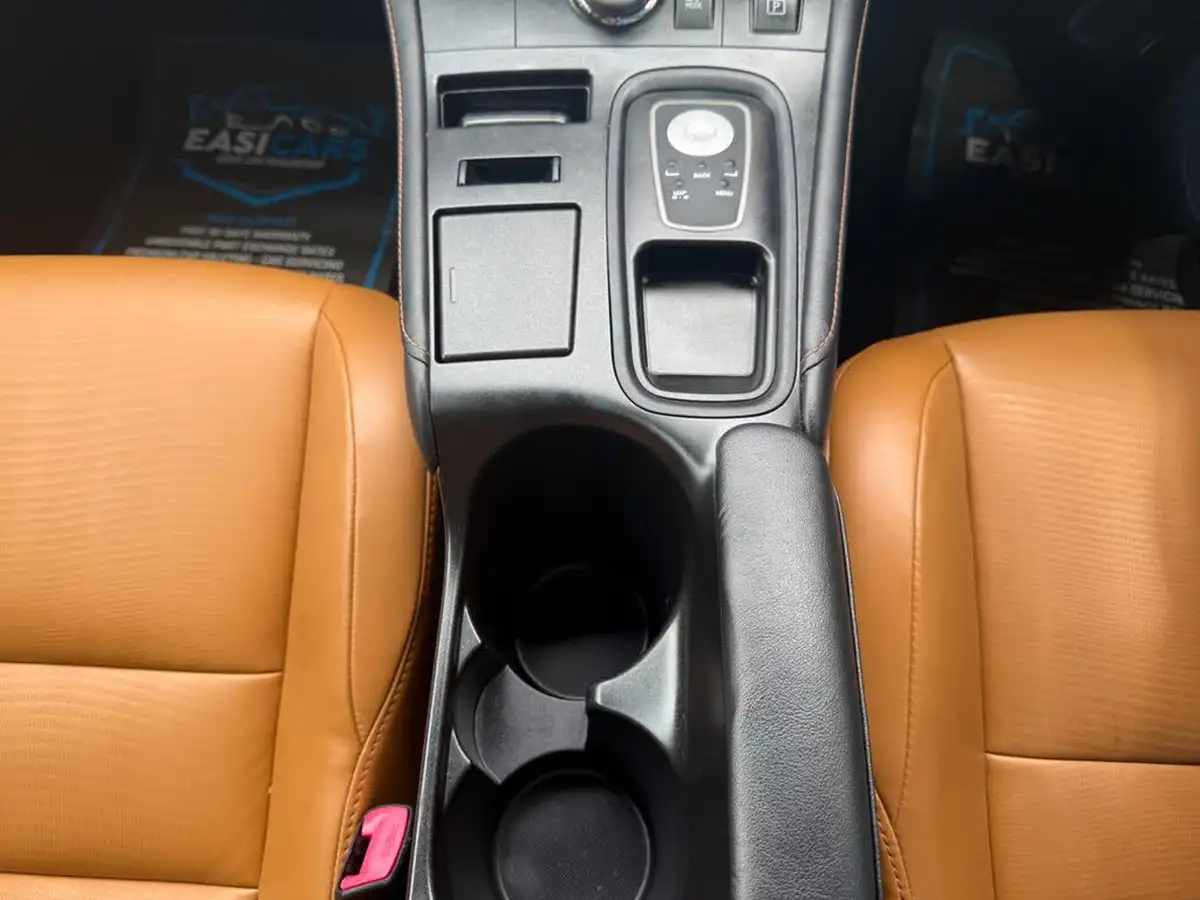 2013-lexus-ct-200h-18-advance-big-40