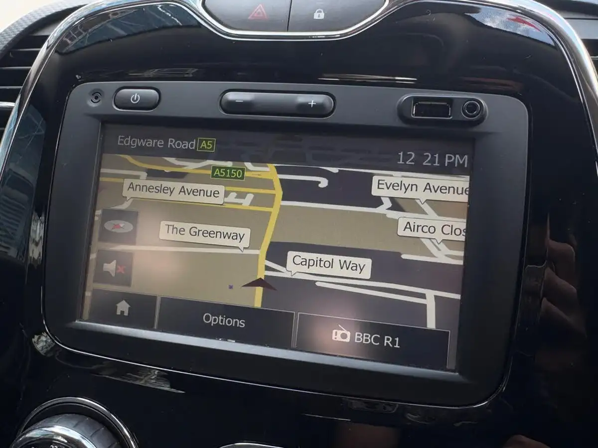 2015-renault-captur-09-dynamique-nav-big-2