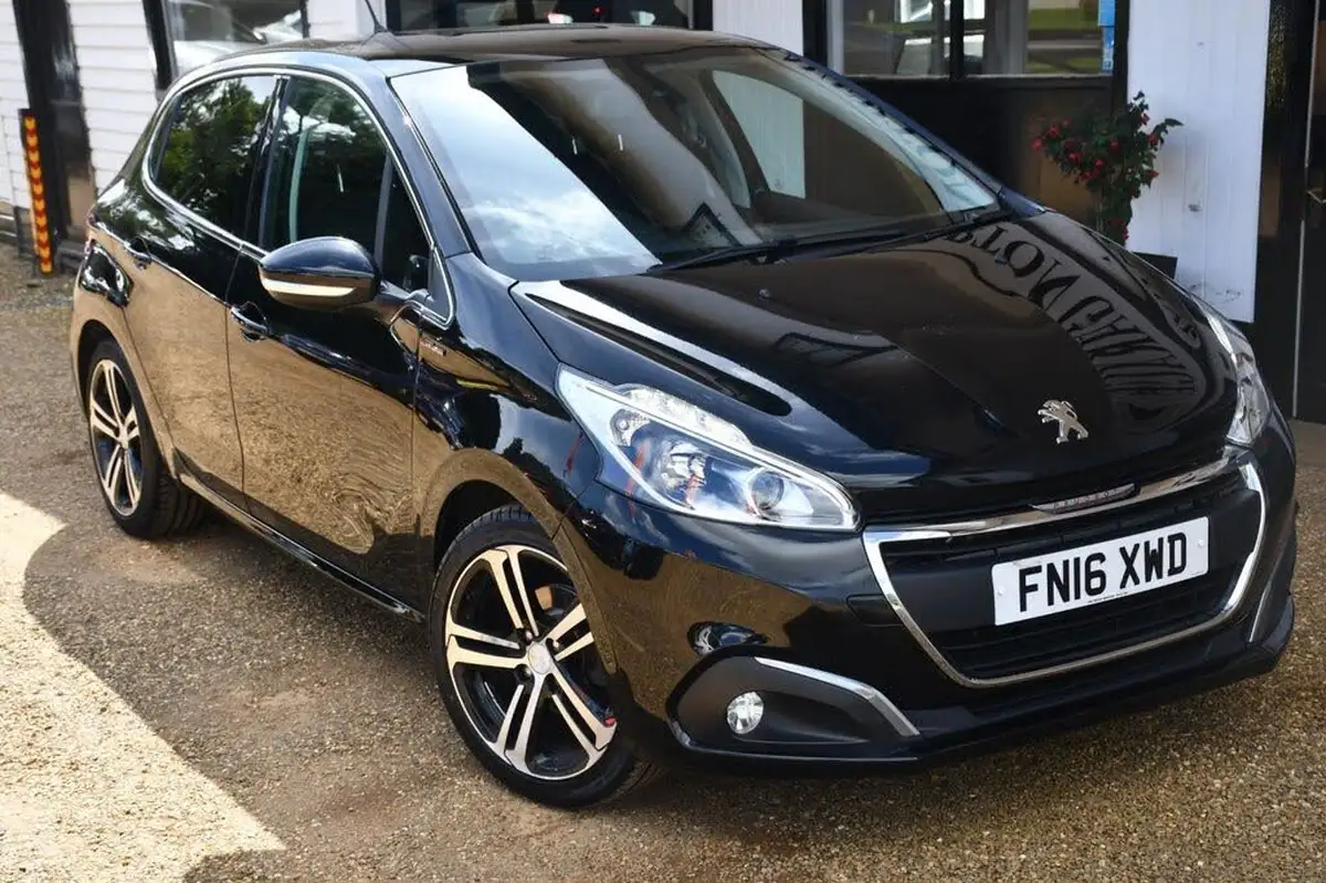 2016-peugeot-208-12-puretech-gt-line-5d-big-0