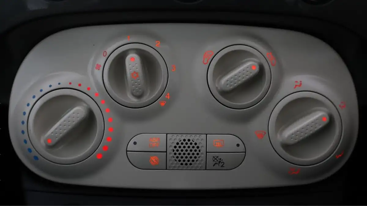 2021-fiat-500-10-lounge-big-11