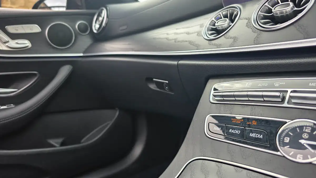 2020-mercedes-benz-e-class-20d-e220d-amg-line-premium-cabriolet-2d-big-28