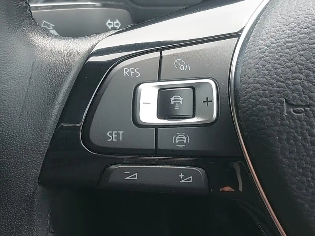 2019-volkswagen-t-roc-16tdi-sel-big-11