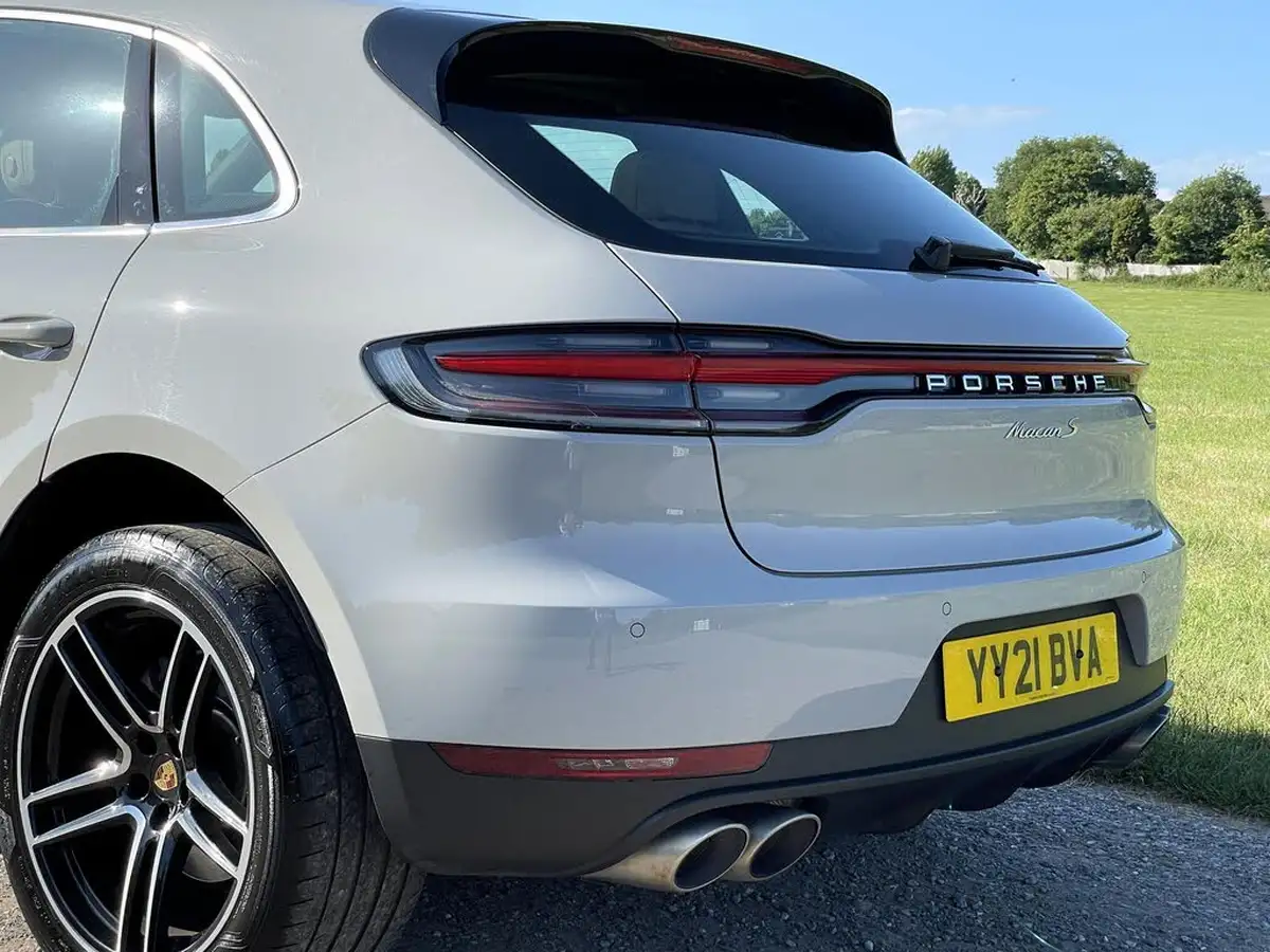2021-porsche-macan-30-s-big-12