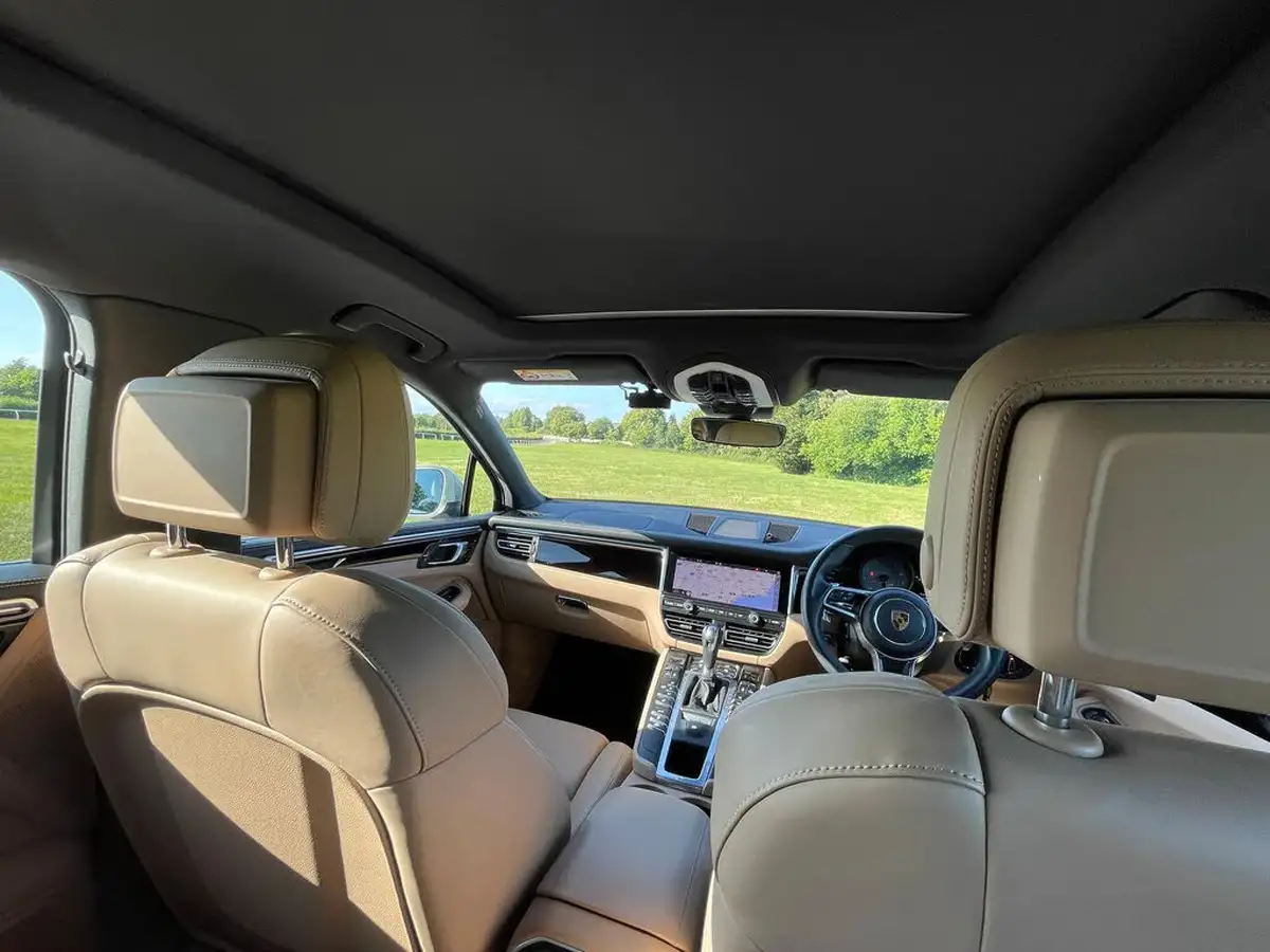2021-porsche-macan-30-s-big-36
