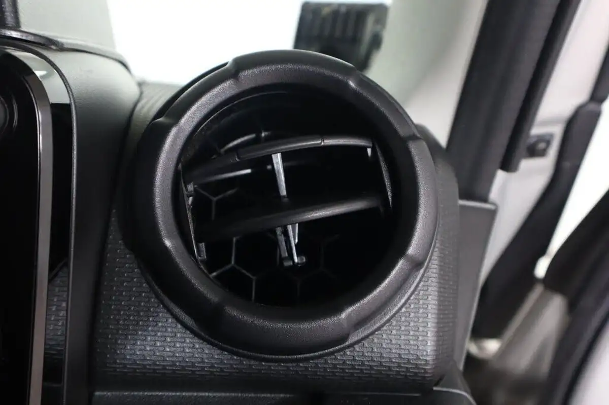 2024-suzuki-jimny-15-light-commercial-allgrip-big-42