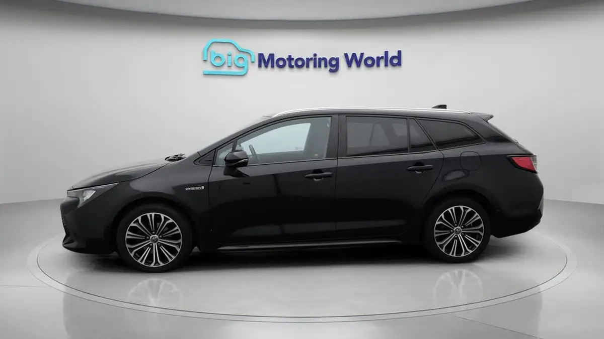 2020-toyota-corolla-18-vvt-i-design-trk-touring-sports-5d-big-3