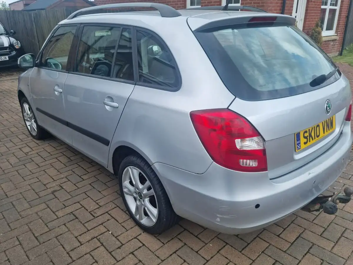 2010-skoda-fabia-14td-3-estate-big-3