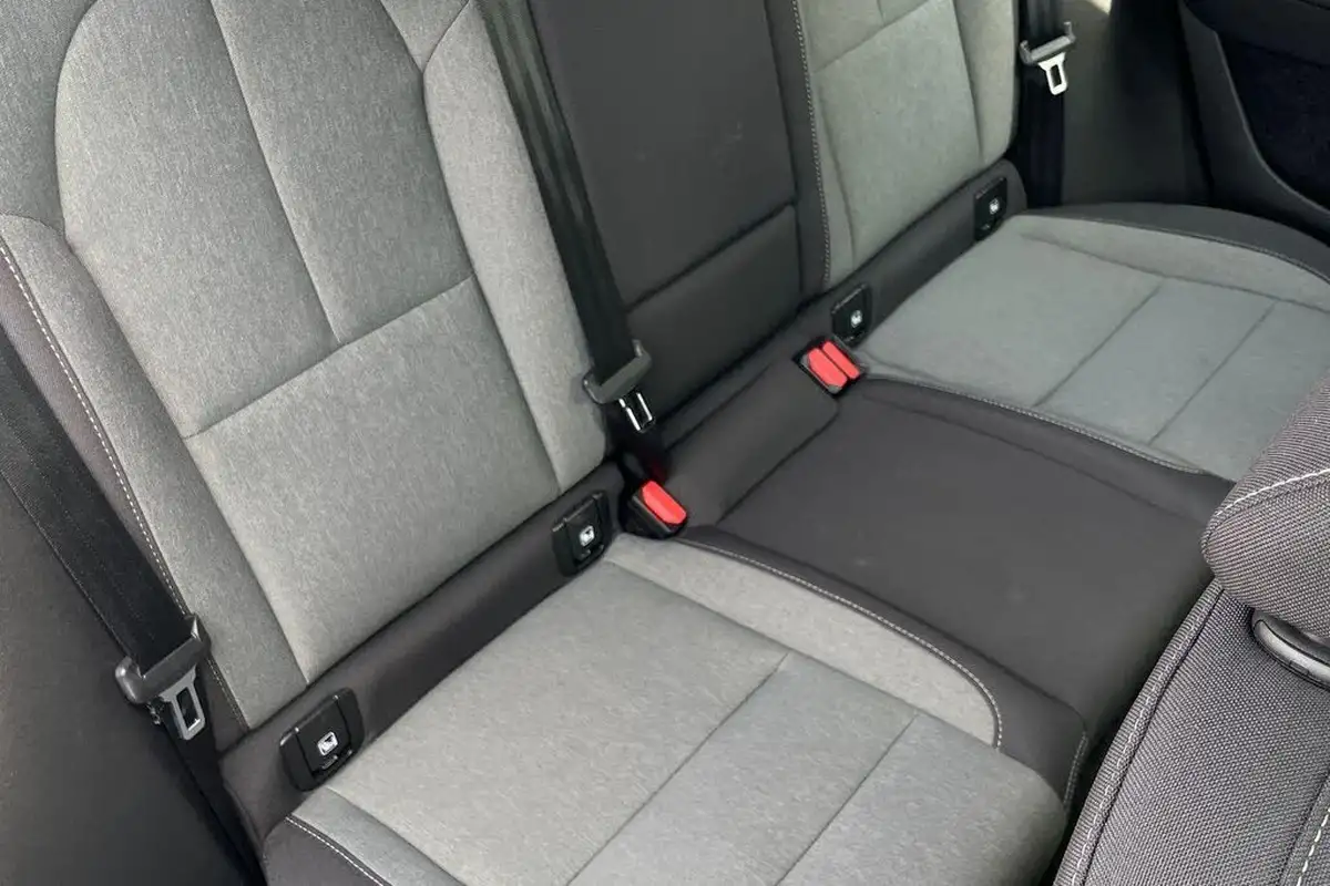 2022-volvo-xc40-20-b3-plus-big-23