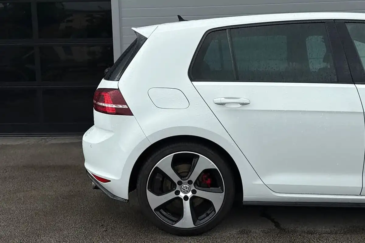 2016-volkswagen-golf-20-tsi-gti-220ps-hatchback-5d-dsg-big-54