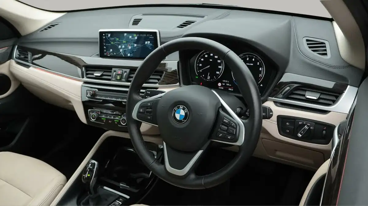 2021-bmw-x1-15-sdrive18i-xline-dct-big-9