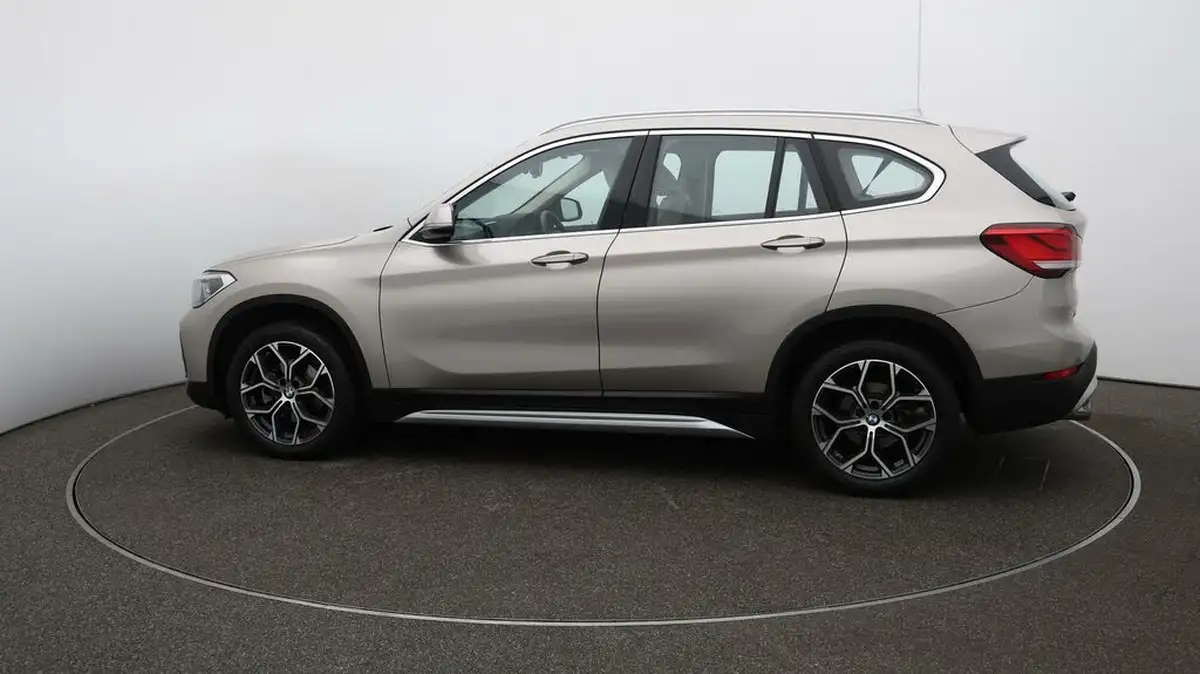 2021-bmw-x1-15-sdrive18i-xline-dct-big-61