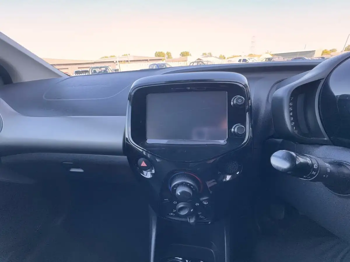 2016-citroen-c1-10-vti-flair-5d-etg-big-22