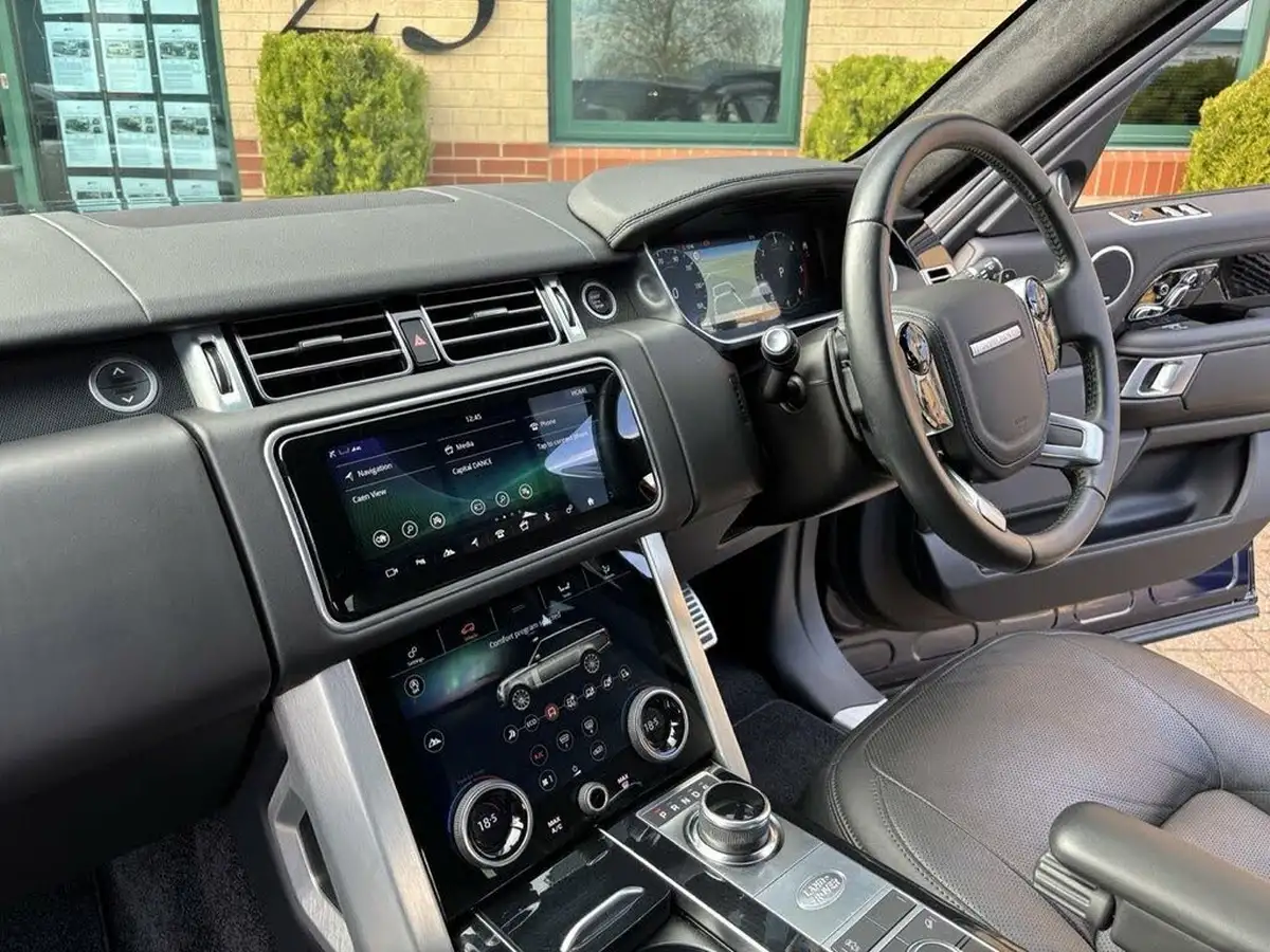 2021-land-rover-range-rover-30-d300-westminster-big-39