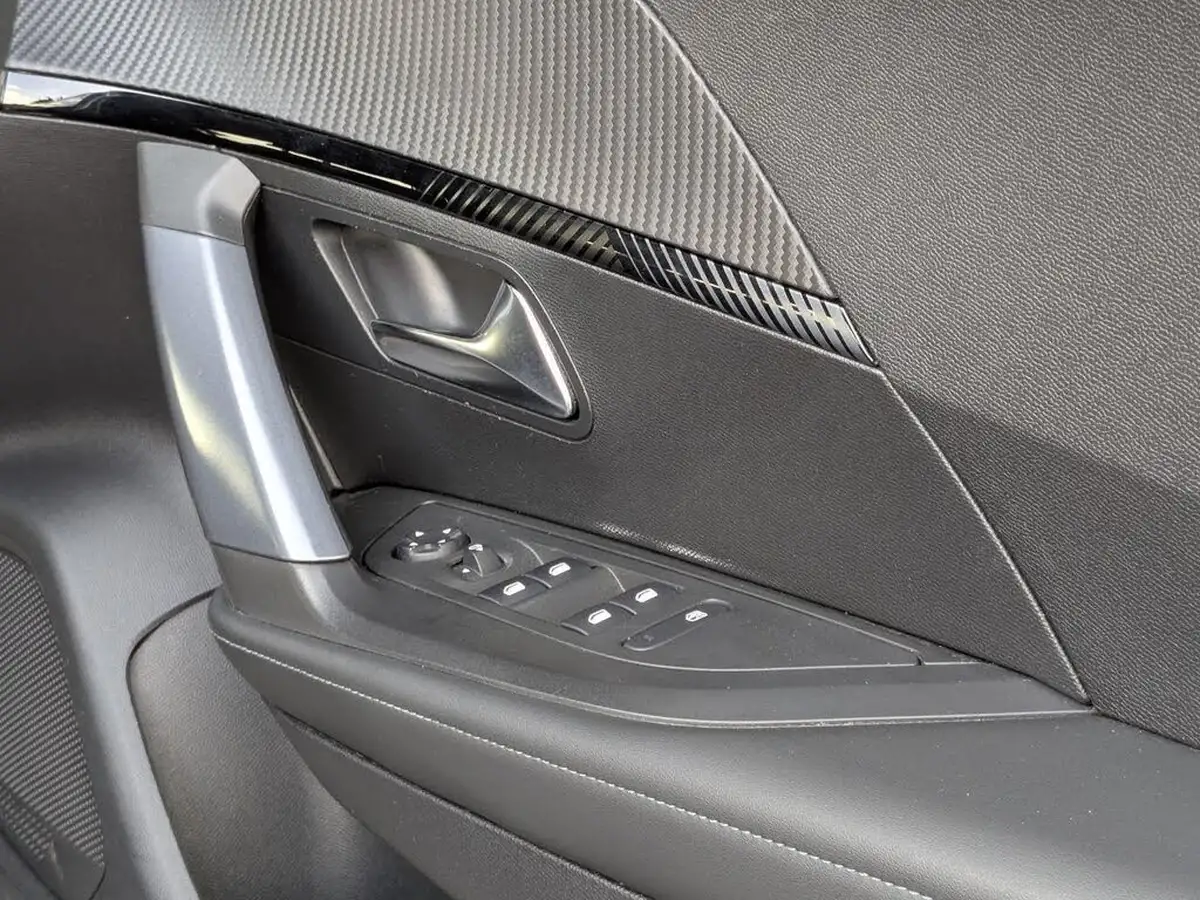 2020-peugeot-2008-suv-12-puretech-allure-100bhp-big-31