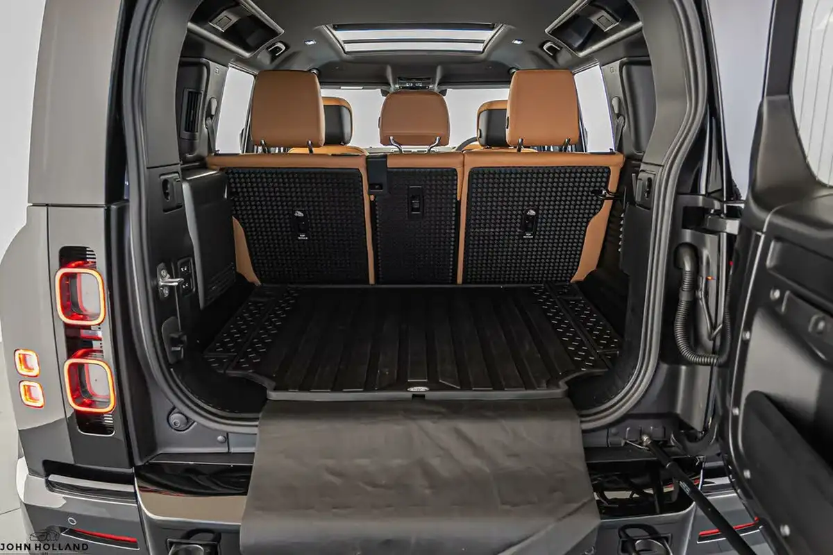 2022-land-rover-110-defender-50-p525-v8-big-35
