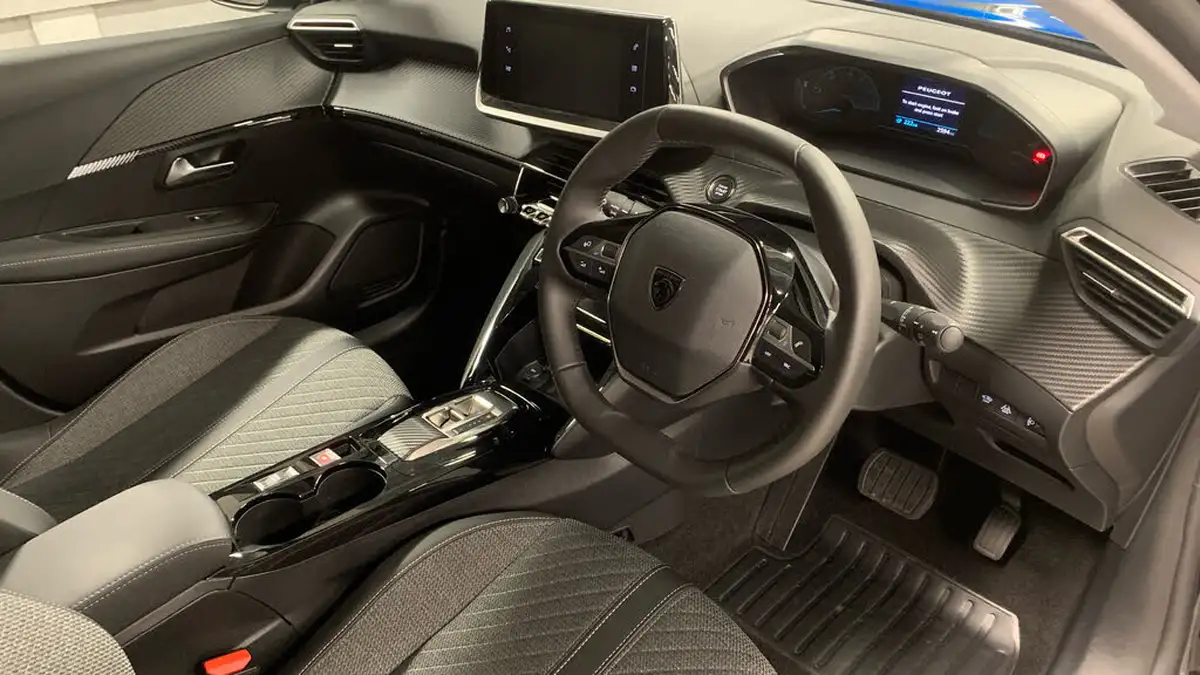 2024-peugeot-208-e-e-style-big-10