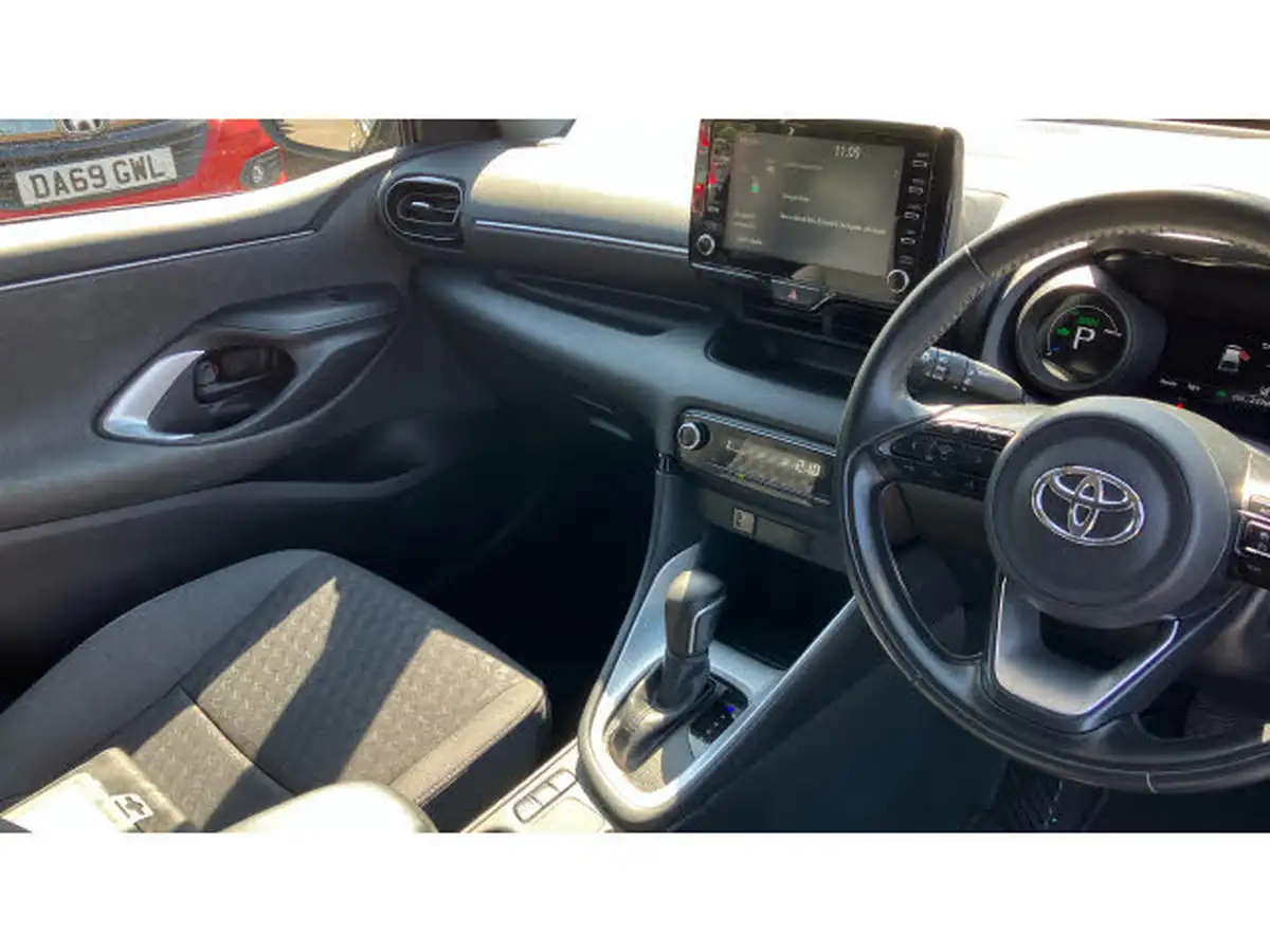 2022-toyota-yaris-15-vvt-i-design-big-13