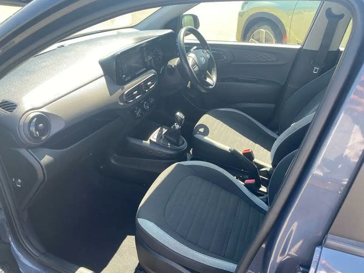2022-hyundai-i10-12-se-connect-big-14