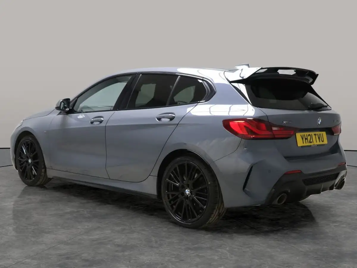 2021-bmw-1-series-20-m135i-xdrive-big-13