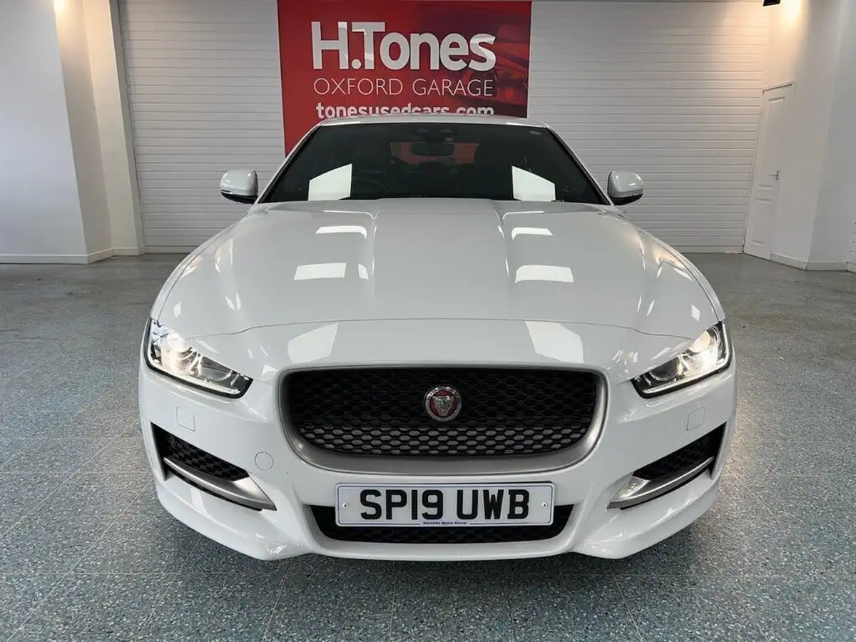 2019-jaguar-xe-20i-r-sport-200ps-big-20