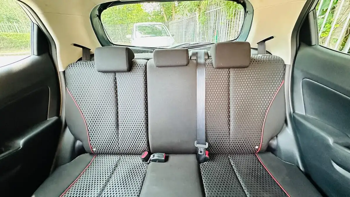 2012-mazda-mazda2-13-venture-big-53