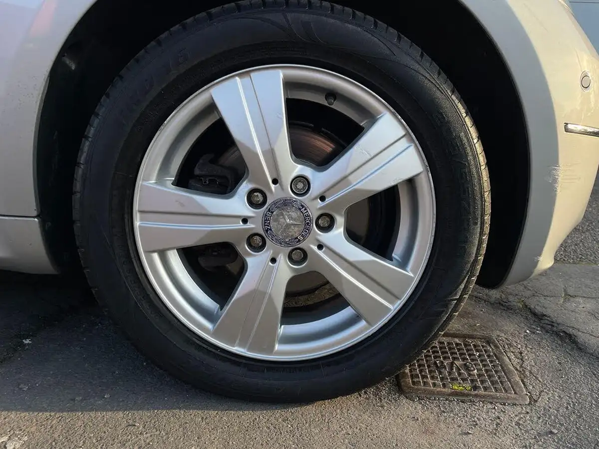 2011-mercedes-benz-a-class-15-a160-avantgarde-se-95bhp-5d-cvt-big-32