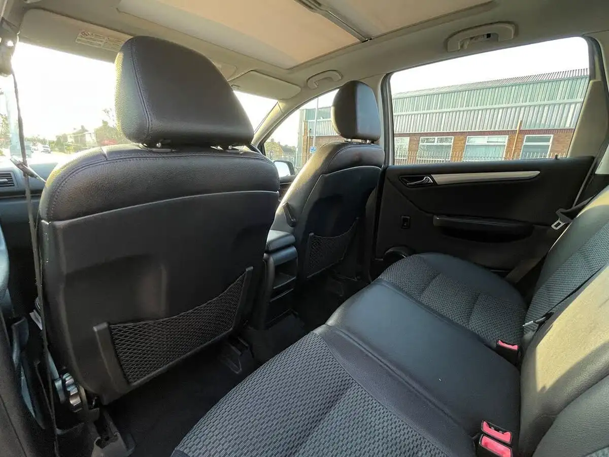 2011-mercedes-benz-a-class-15-a160-avantgarde-se-95bhp-5d-cvt-big-56
