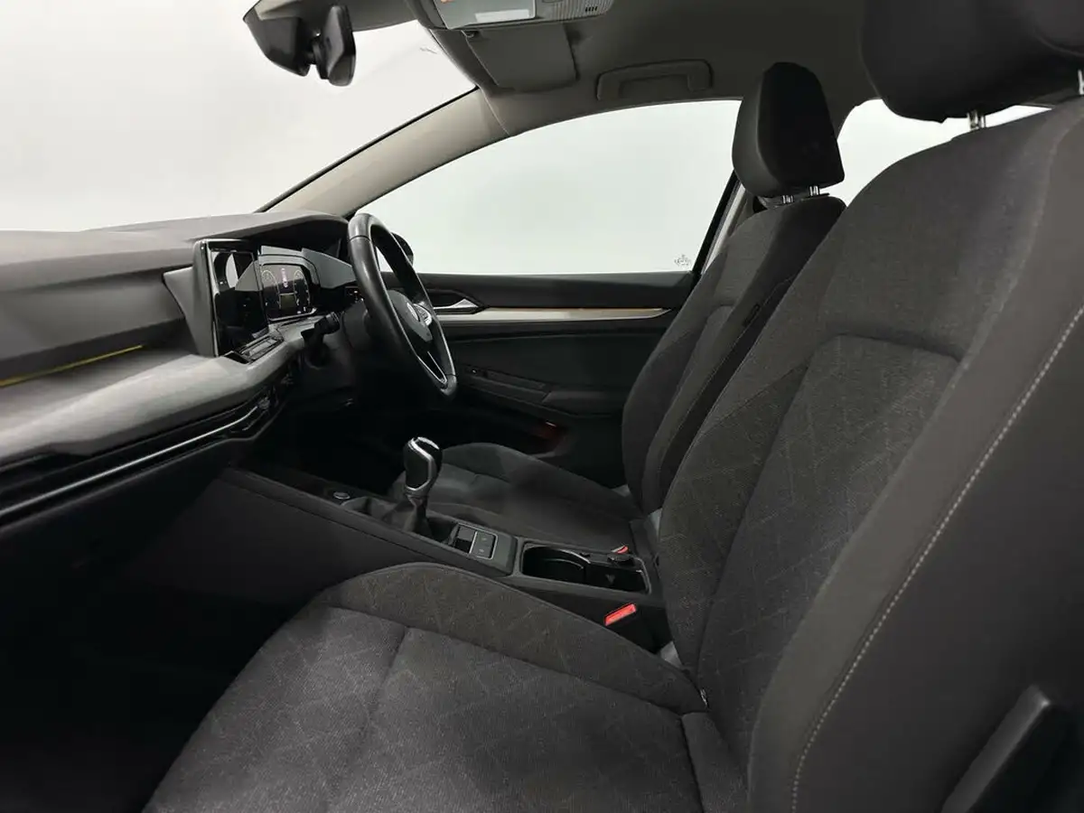2022-volkswagen-golf-15-tsi-life-150ps-hatchback-big-32