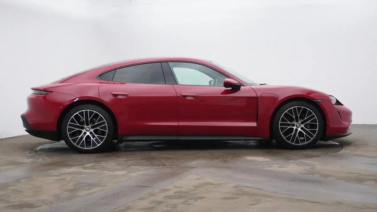 2021-porsche-taycan-e-base-476ps-performance-battery-plus-big-1