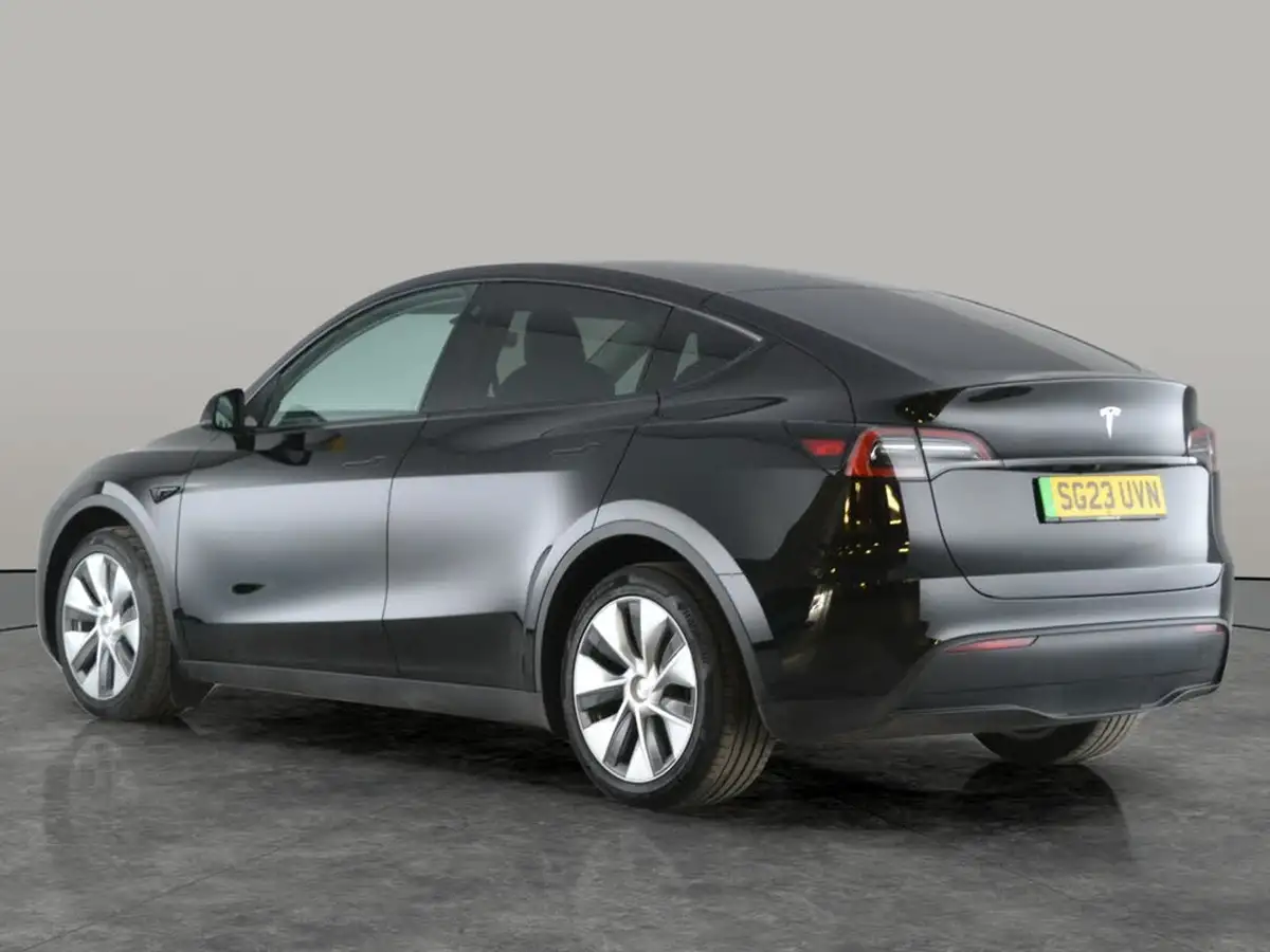 2023-tesla-model-y-e-rwd-big-12