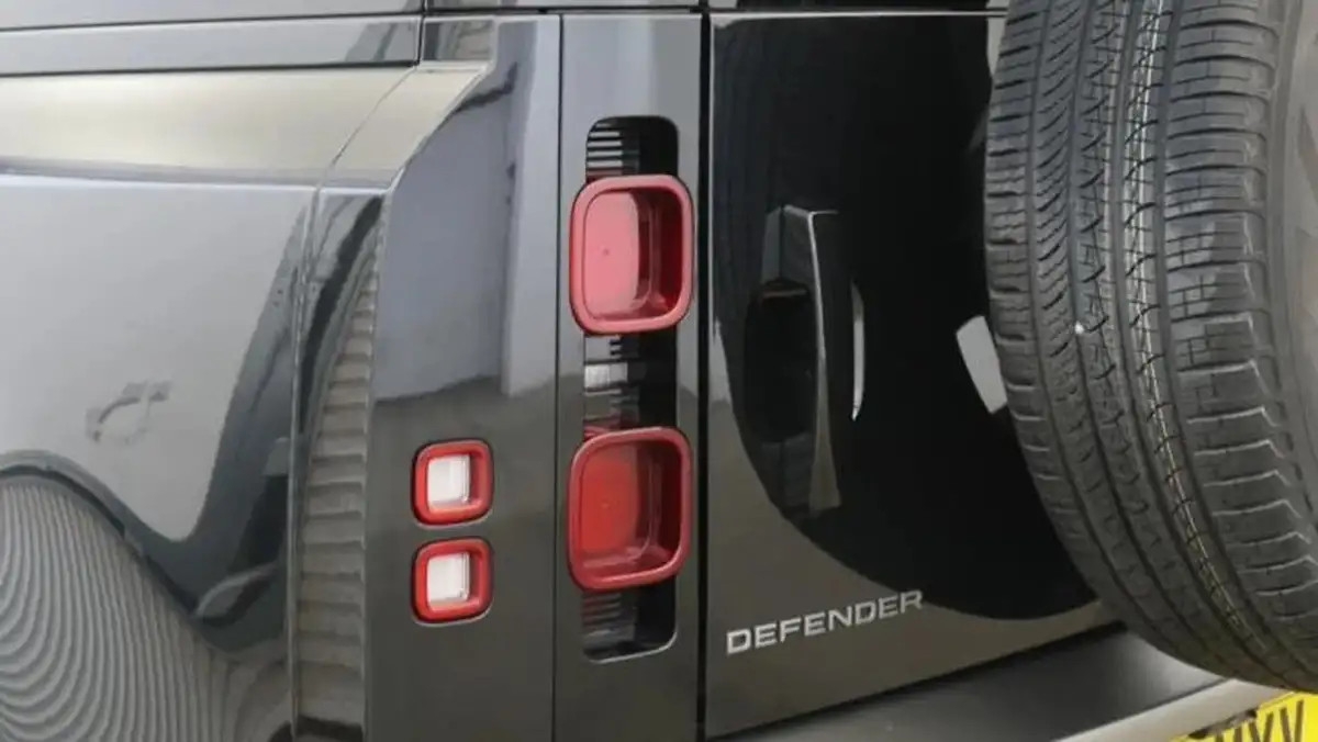 2023-land-rover-110-defender-30-d300-x-dynamic-se-big-17