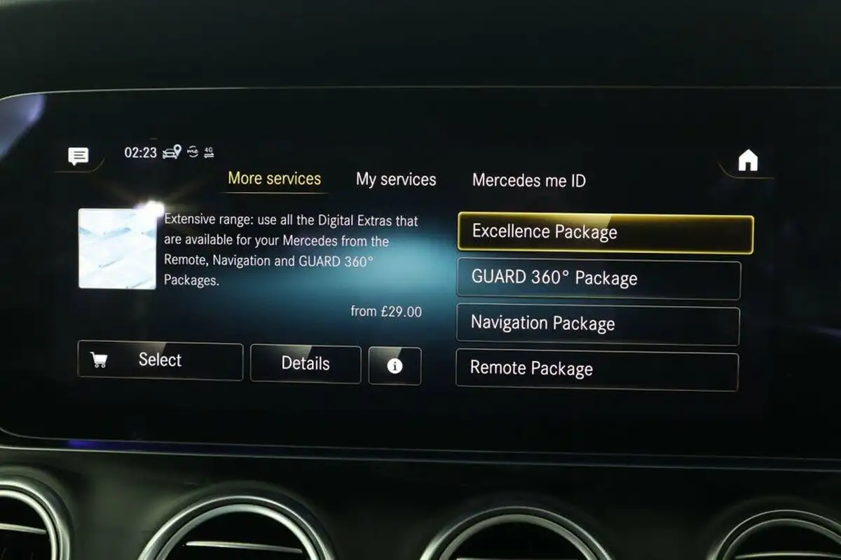 2020-mercedes-benz-e-class-20d-e300de-amg-line-eq-power-saloon-4d-big-39