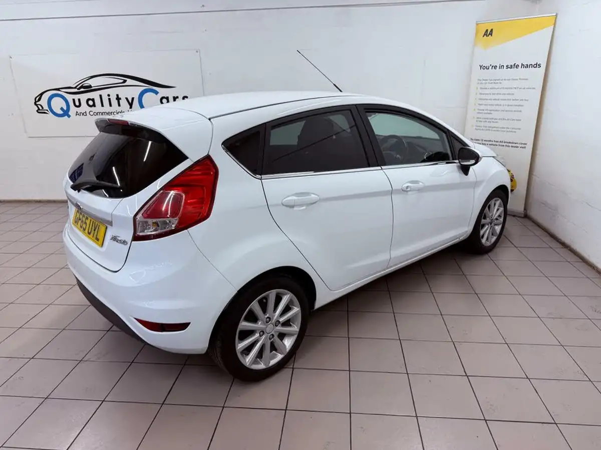 2015-ford-fiesta-10t-titanium-100ps-ecoboost-ss-5d-big-9