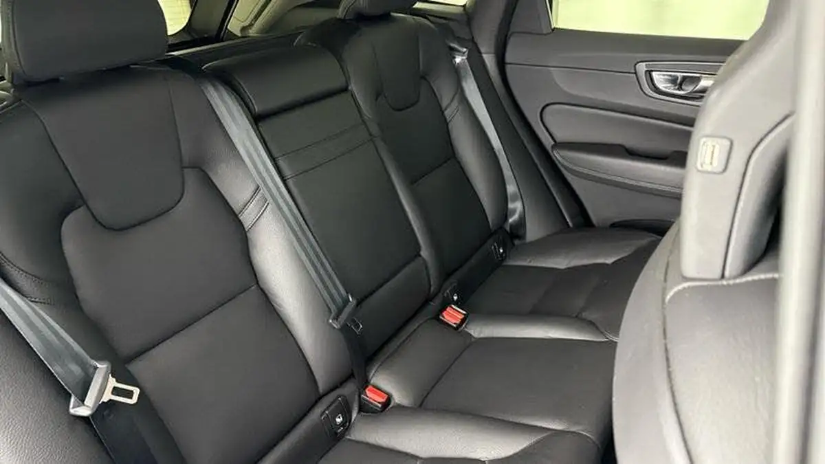 2020-volvo-xc60-20td-d4-momentum-pro-big-13