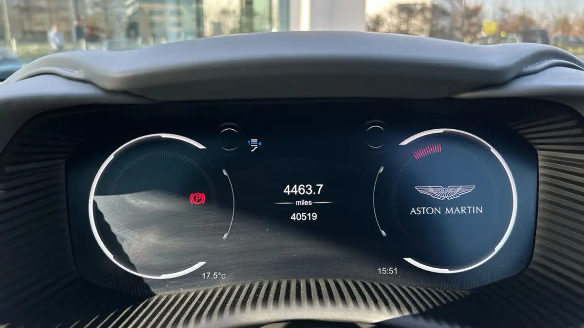 2021-aston-martin-dbx-40-v8-big-5