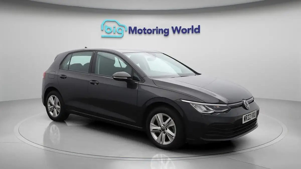 2022-volkswagen-golf-15-tsi-life-130ps-hatchback-big-1