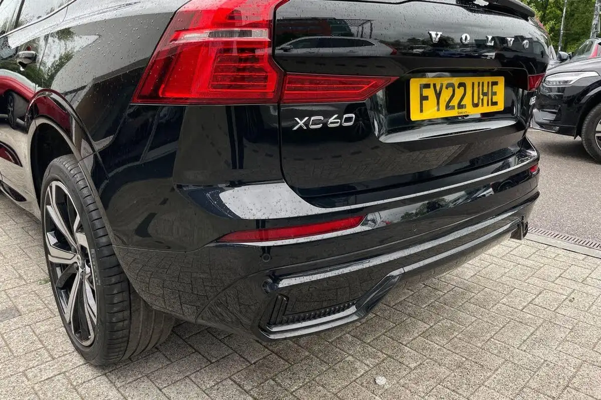 2021-volvo-xc60-20-b5-r-design-pro-awd-big-16