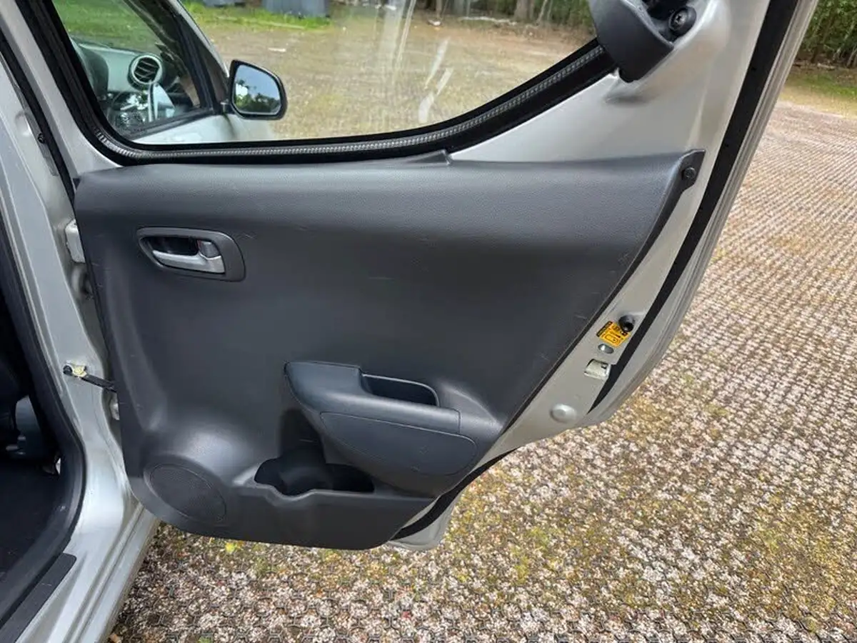 2014-suzuki-alto-10-sz-big-37
